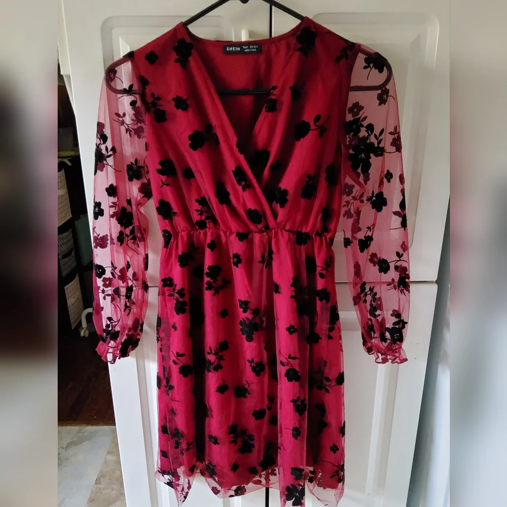 Special Occasion Girls Dresses (10-11y And 12y) - Picture 7 of 9